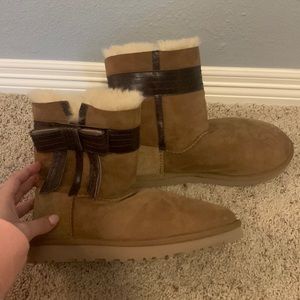 Chestnut Ugg with leather bow